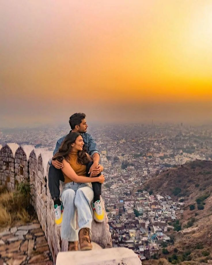 Travelers enjoying city sightseeing during Udaipur Mount Abu tour package